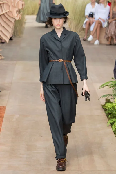 Look 7